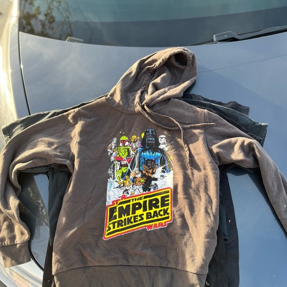 7 Tees, 1 hoodies bundle - Picture 4 of 10